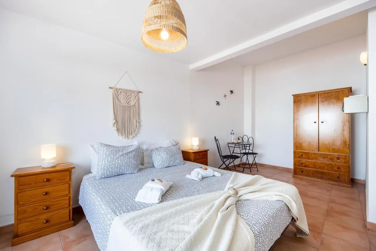3 Marias Guest House B&B Lagos Bed & Breakfast
