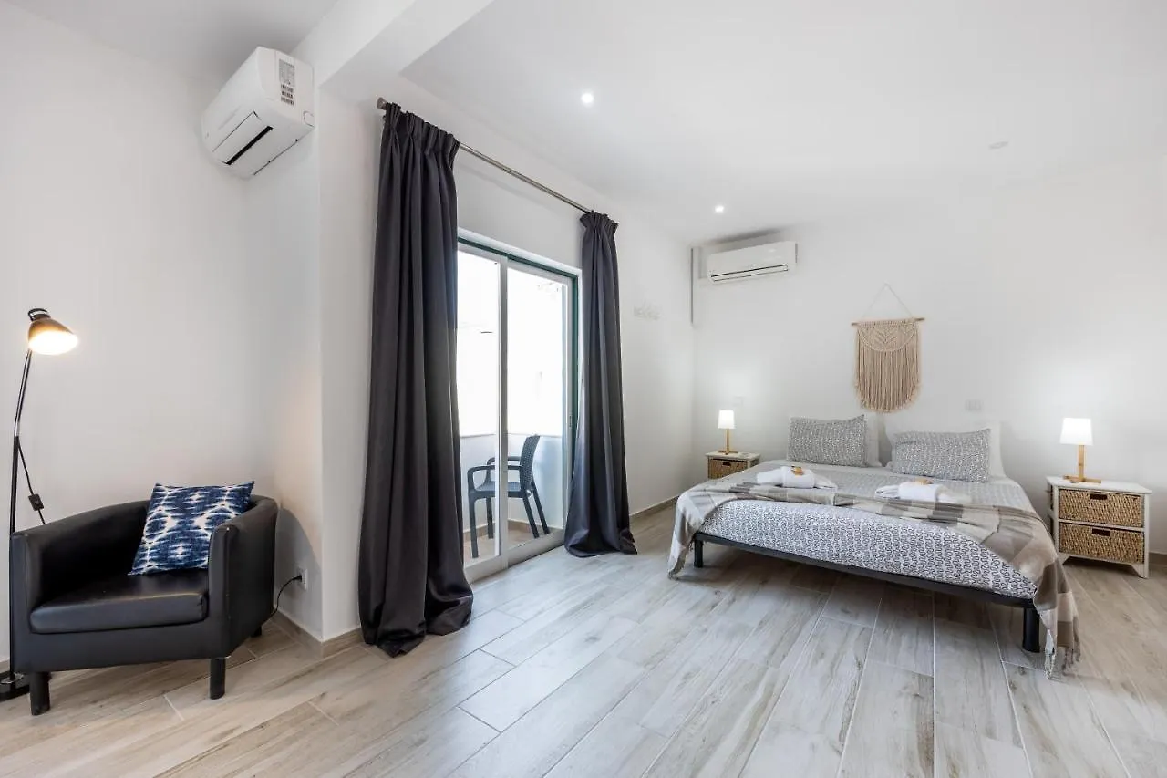 3 Marias Guest House B&B Lagos Bed & Breakfast